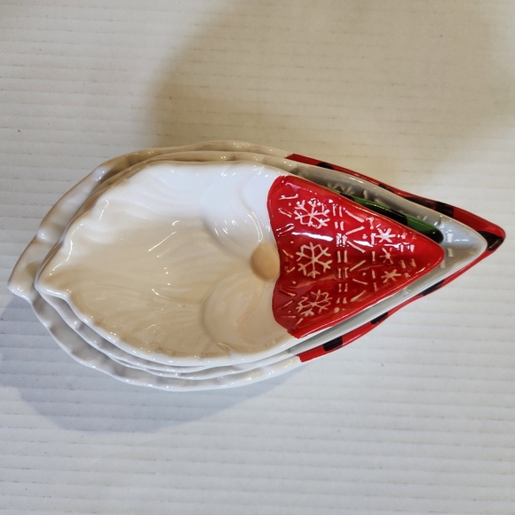 Christmas Gnome Measuring Cups Set of 4 Holiday Kitchen Decor Ceramic Baking Set - Picture 10 of 11